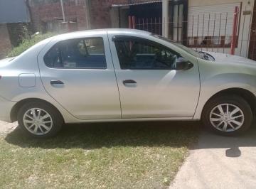 Bodega-Galpón · 111m² · 1 Ambiente · Vehiculo Renault Logan Habilitado Para Remis con Licencia Incluida Vende o Permuta