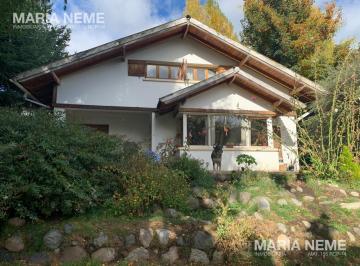 Casa · 222m² · 7 Ambientes · 2 Cocheras · Casa en Venta en Melipal
