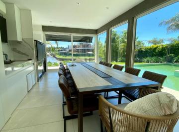 Casa de 10 ambientes, Tigre · Excelente Casa con Muebles. Admite Embarcacion Grande
