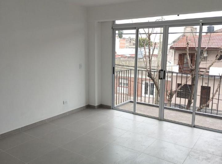 Monoambiente Al Frente con Balcon
