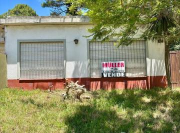 Casa · 75m² · 2 Dormitorios · 1 Cochera · Venta Casa de Tres Ambientes a Reciclar!