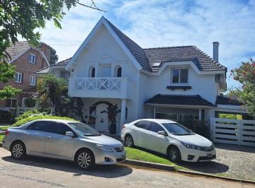 Casa · 450m² · 6 Ambientes · 1 Cochera · Excelente Casa en Alquiler en Barrio Cerrado San Isidro Chico, Beccar