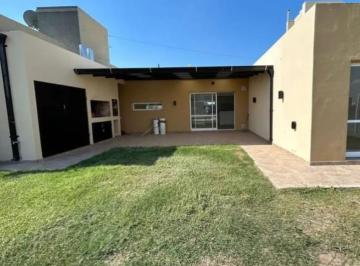 Casa · 124m² · 2 Dormitorios · 1 Cochera · Venta Casa Tierra de Sueños 1 Pileta Cochera Patio