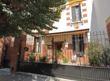 Casa · 150m² · 7 Ambientes · 1 Cochera · Morón 3918: Casa Lote Propio de 7amb. 2 Patios Terraza