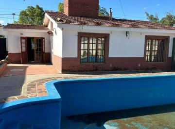 Casa · 200m² · 4 Ambientes · 1 Cochera · Casa con Pileta, Quincho y Monoambiente en Venta Santa Rita Villa Carlos Paz