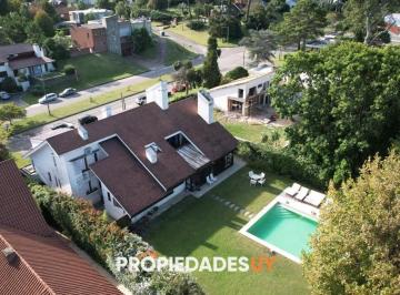 Foto1 · Casa a La Venta en Playa Mansa Punta del Este, Gran Tamaño Ubicada en Zona Privilegiada.