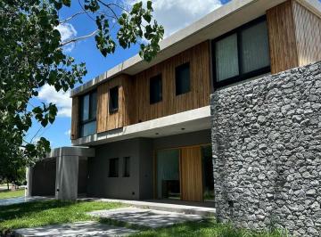 Casa · 302m² · 7 Ambientes · 2 Cocheras · Casa en Venta - 5 Dorm. 5 Baños - Cocheras - 1.629 m² - El Milord, Pilar