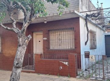 Casa · 214m² · 3 Ambientes · 2 Cocheras · Casa en 1 Planta con Galpon en Olivos, Zona Industrial 1