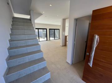 Casa de 12 ambientes, Córdoba · Hermoso Dúplex con Terraza en Venta