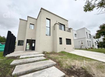Casa · 236m² · 5 Ambientes · 2 Cocheras · Casa en Venta en Castaños, Nordelta
