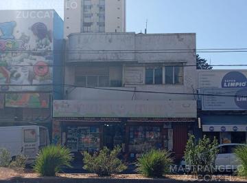 Local comercial · 622m² · Local Ubicado en La Mejor Cuadra de Hipolito Yrigoyen en Lomas de Zamora Oeste