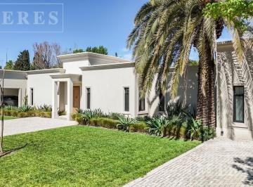 Casa · 342m² · 8 Ambientes · 2 Cocheras · Casa en Venta en Highland Park
