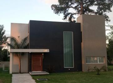 Casa · 190m² · 4 Ambientes · Casa en 2 Plantas con Parque en Greenville Polo Resort