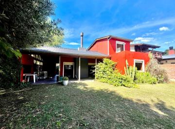 Casa · 109m² · 4 Ambientes · Oportuniad! Retasada! Casa en La Caleta a 200 m del Mar