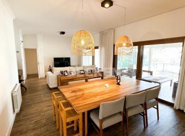 Casa · 400m² · 5 Ambientes · 2 Cocheras · Casa en Las Delicias Planta Baja