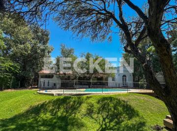 Casa · 400m² · 5 Ambientes · 2 Cocheras · Casa en Las Delicias Planta Baja