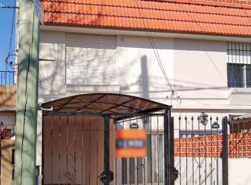 Casa de 3 ambientes, Rosario · Casa en Venta de 2 Dorm. C/ Cochera en Alberdi