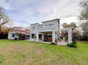 Casa · 500m² · 6 Ambientes · 1 Cochera · Casa en Venta en Barrio Cerrado Los Pinguinos