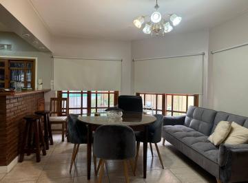 Casa · 105m² · 4 Ambientes · 1 Cochera · Amplio y Luminoso Dúplex 4 Ambientes en El Corazón de Lomas