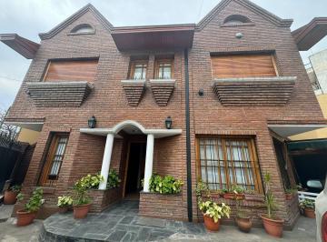 Casa · 105m² · 4 Ambientes · 1 Cochera · Duplex 4 Ambientes en Zona Residencial de Lomas