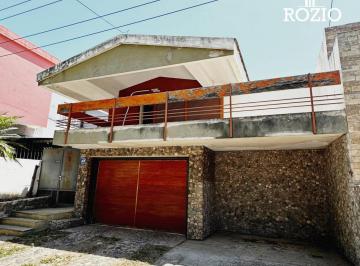 Casa · 188m² · 8 Ambientes · 1 Cochera · Casa en B° Parque Chacabuco - Apta Credito