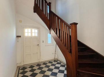 Casa de 4 ambientes, Villa Devoto · Casa Estilo Español. 5 Ambientes C/jardín. Gran Ubicación! Muy Cuidada.