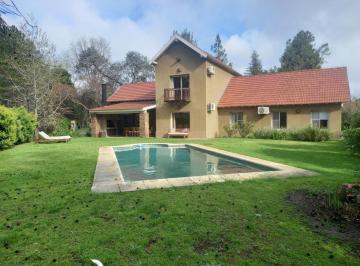 Casa · 260m² · 6 Ambientes · 1 Cochera · Venta de Casa en Los Cardales Country Club, Campana