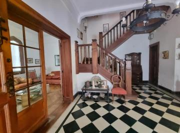 Casa · 350m² · 7 Ambientes · 1 Cochera · Espectacular Casa Estilo Tudor de 7 Amb Apto Proyecto Inmobiliario - Retasado