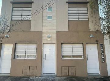 PH de 2 ambientes, Lanús · PH Al Frente con Pequeño Patio