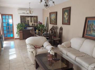 PH de 4 ambientes, Liniers · Hermoso PH 4 Amb Apto Profesional C/frente E/2 Plantas.1piso P/escal. Terraza. S/exp