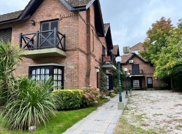 Casa · 85m² · 3 Ambientes · 1 Cochera · En Venta Dúplex 3 Ambientes – Centro y Mar – con Cochera