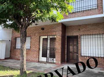Casa · 110m² · 3 Ambientes · PH en Venta con Patio y Jardin - Apto Credito