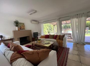 Casa · 300m² · 8 Ambientes · 4 Cocheras · Casa en Barrio El Encuentro