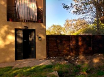 Casa · 105m² · 3 Ambientes · 1 Cochera · Dúplex en Venta - 2 Dorm. 2 Baños - 658,16 m² - Villa Garibaldi, La Plata