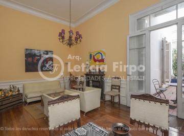 PH · 147m² · 5 Ambientes · PH en Casco Histórico, Planta Baja con Patio, Amplios Ambientes.