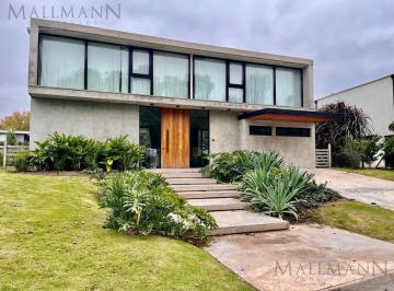 Casa · 234m² · 6 Ambientes · 2 Cocheras · Casa en Alquiler Temporal - Barrio La Calesa - Pilará - Mallmann Propiedades