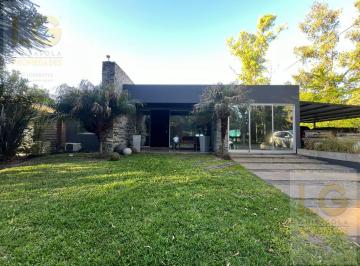 Casa · 170m² · 4 Ambientes · Casa en Venta en El Carmencito