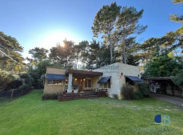 Casa · 146m² · 4 Ambientes · 1 Cochera · 1036 - Agradable y Urquiza
