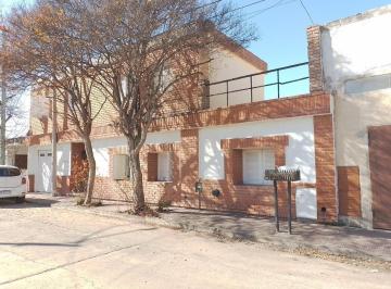 Casa · 210m² · 6 Ambientes · 2 Cocheras · Venta Casa Villa Cabrera 5 Dorm.