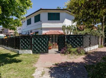 Casa · 208m² · 8 Ambientes · 1 Cochera · En Venta Casa en Fiherton