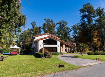 Casa · 340m² · 5 Ambientes · 2 Cocheras · Venta de Excelente Casa en Country Club El Carmen