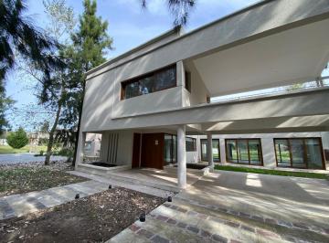 Casa · 225m² · 4 Ambientes · 4 Cocheras · Casa en Venta. 3 Dorm.. Apto Crédito. Miralagos Club de Campo. Brandsen. Sobre Ruta 2 Km 65