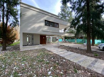 Casa · 225m² · 4 Ambientes · 4 Cocheras · Casa en Venta. 3 Dorm.. Apto Crédito. Miralagos Club de Campo. Brandsen. Sobre Ruta 2 Km 65