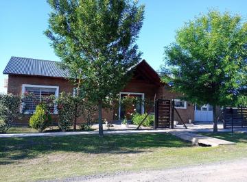Casa · 515m² · 5 Ambientes · 1 Cochera · Chalet en Funes Norte Luciano Molina Al 1800