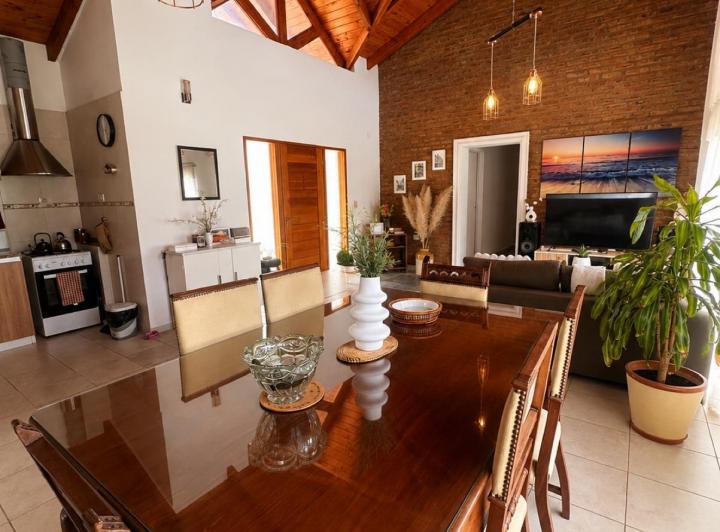 Casa · 515m² · 5 Ambientes · 1 Cochera