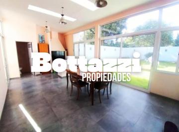 Casa · 150m² · 5 Ambientes · 2 Cocheras · Excelente Casa de 5 Ambientes con Parque