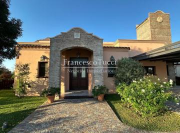 Casa · 360m² · 4 Ambientes · 2 Cocheras · Casa en Venta 5 Ambientes en Terravista