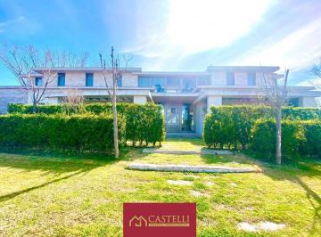 Casa · 700m² · 8 Ambientes · 2 Cocheras · Casa 6 Dorm. en Venta en Pilara