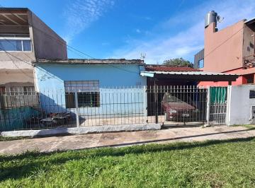 Casa · 150m² · 2 Cocheras · Casa Americana y Departamento en Venta. Ituzaingo Norte