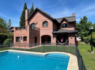 Casa · 250m² · 5 Ambientes · 3 Cocheras · Casa - Saint Thomas Sur